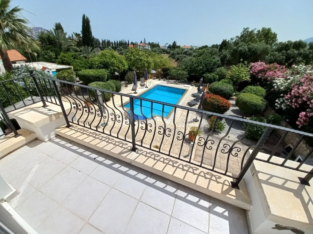 Villa mit 3 Schlafzimmern und privatem Pool zum Verkauf in Bellapais