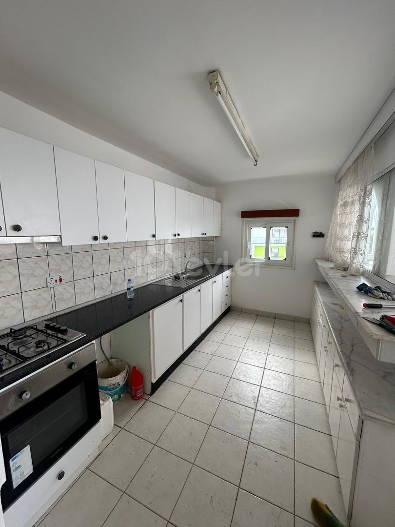 3+1 WOHNUNG MIT TERRASSE ZU VERMIETEN IN DUMLUPINAR, MAGUSA