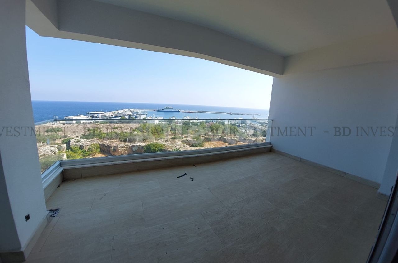 Luxury Spacious Apartment by the Seafront