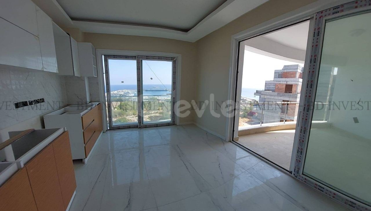 Luxury Spacious Apartment by the Seafront