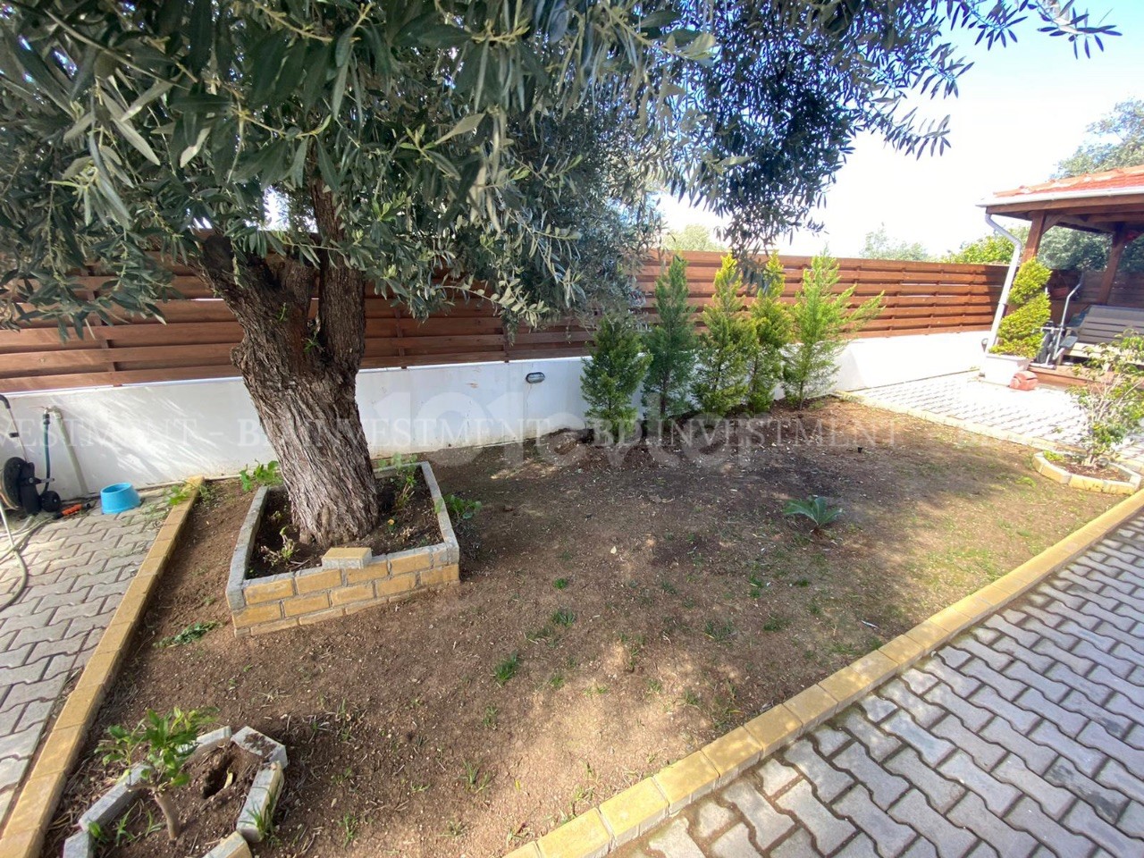 Perfect Location 3+1 dublex Twin Villa with Garden in Zeytinlik, Girne