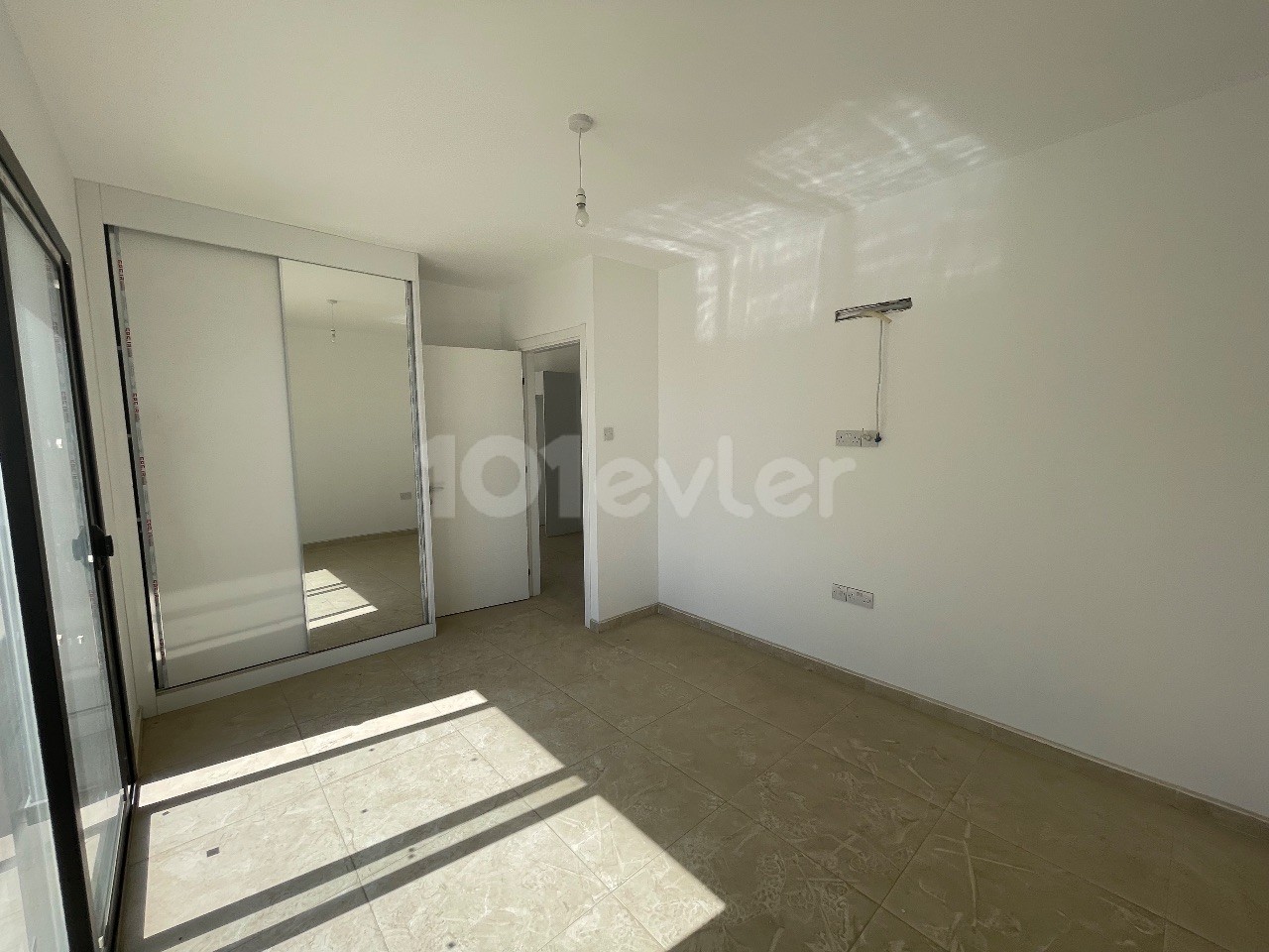 2+1 OFFICE WITH LARGE TERRACE FOR SALE IN KARAOĞLANOĞLU