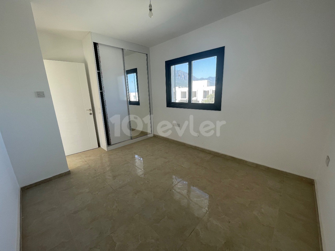 2+1 OFFICE WITH LARGE TERRACE FOR SALE IN KARAOĞLANOĞLU