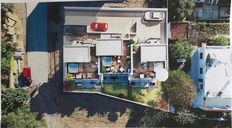 Karşıyaka'da 2+1 Dağ ve Deniz Manzaralı Bahçeli Teraslı Triplex Villa