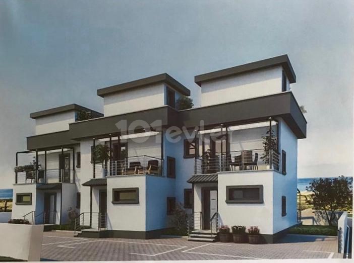 Karşıyaka'da 2+1 Dağ ve Deniz Manzaralı Bahçeli Teraslı Triplex Villa