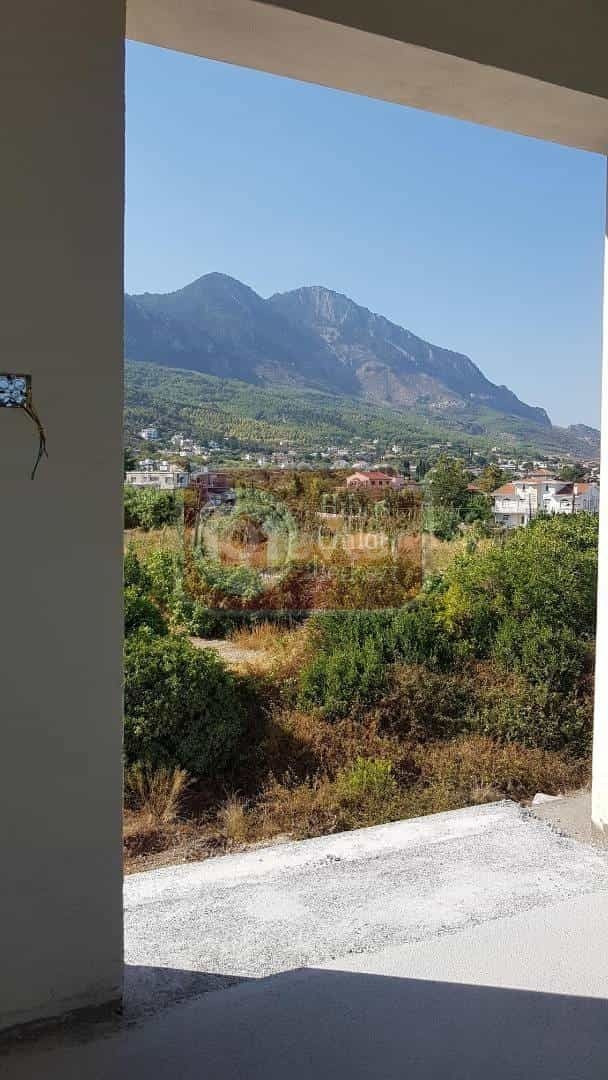 2+1 Flat With A Garden and Mountain View For Sale In Lapta