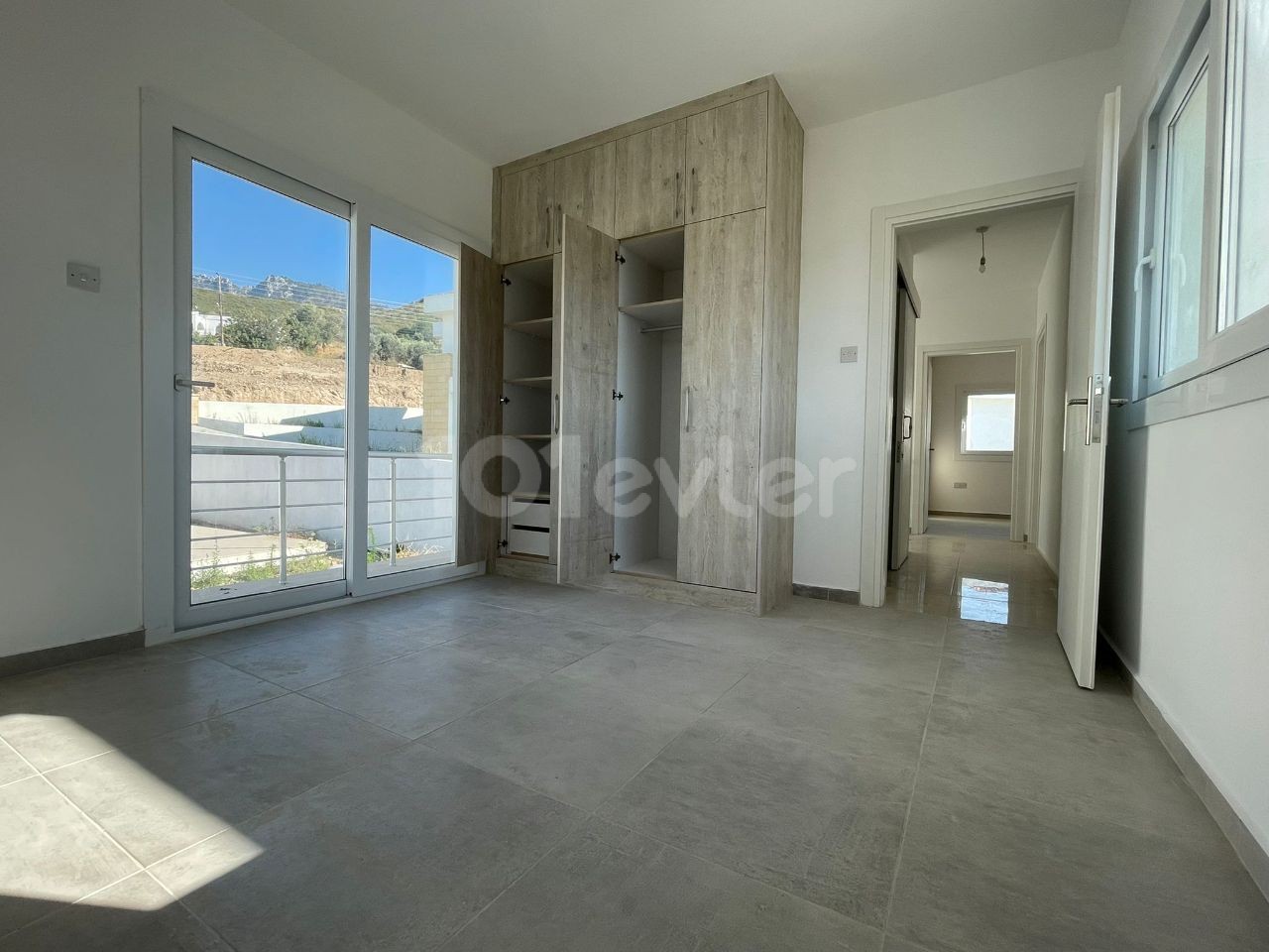 600 m2 Ultralux Villa mit Pool in Kyrenia Yesiltepe 235.000 Gbp ohne Pool 215.000 Gbp ** 