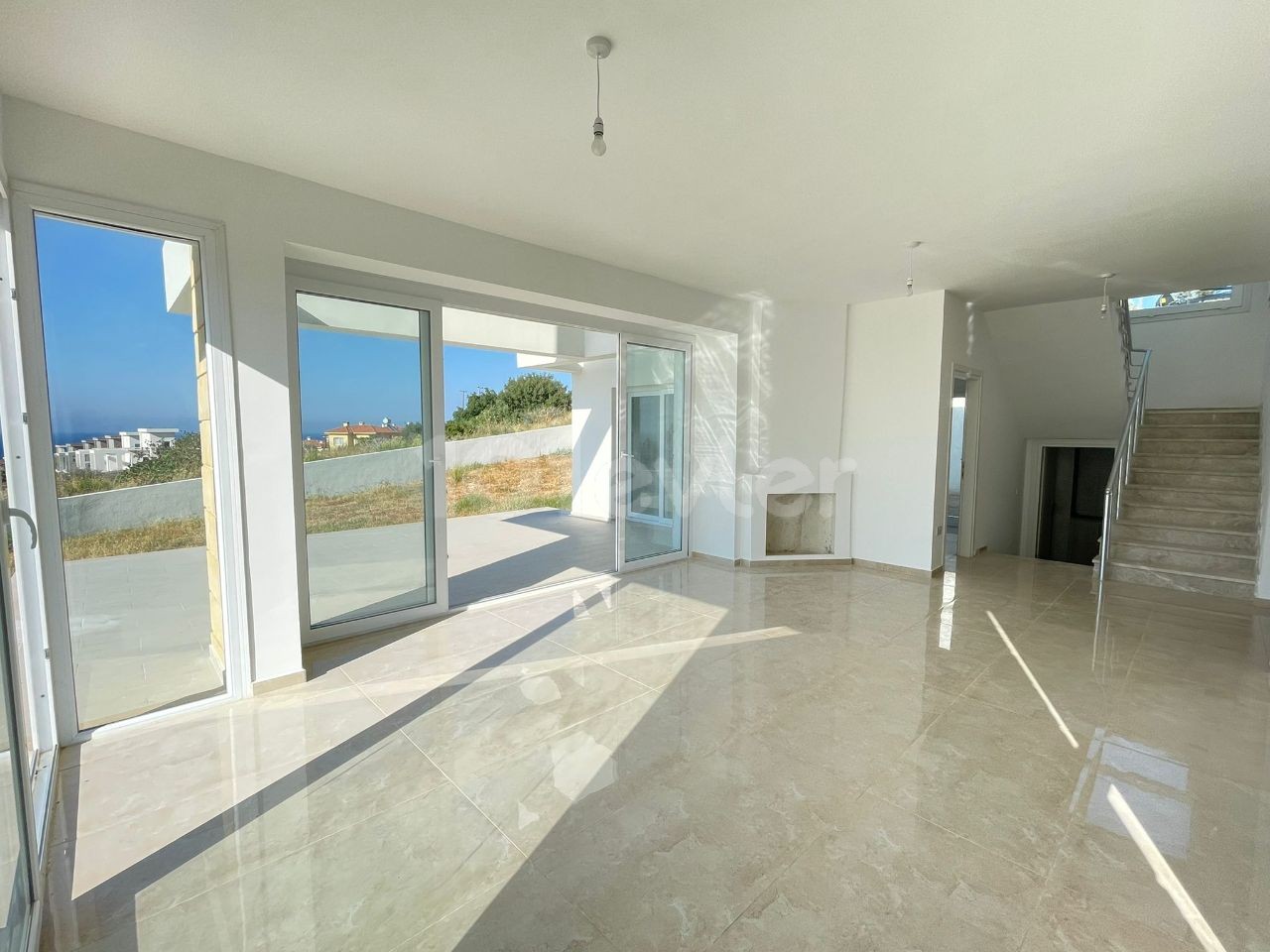 600 m2 Ultralux Villa mit Pool in Kyrenia Yesiltepe 235.000 Gbp ohne Pool 215.000 Gbp ** 