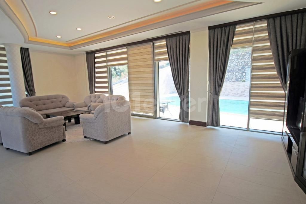 5+1 Luxury Mansion With Pool In Edremit, Kyrenia