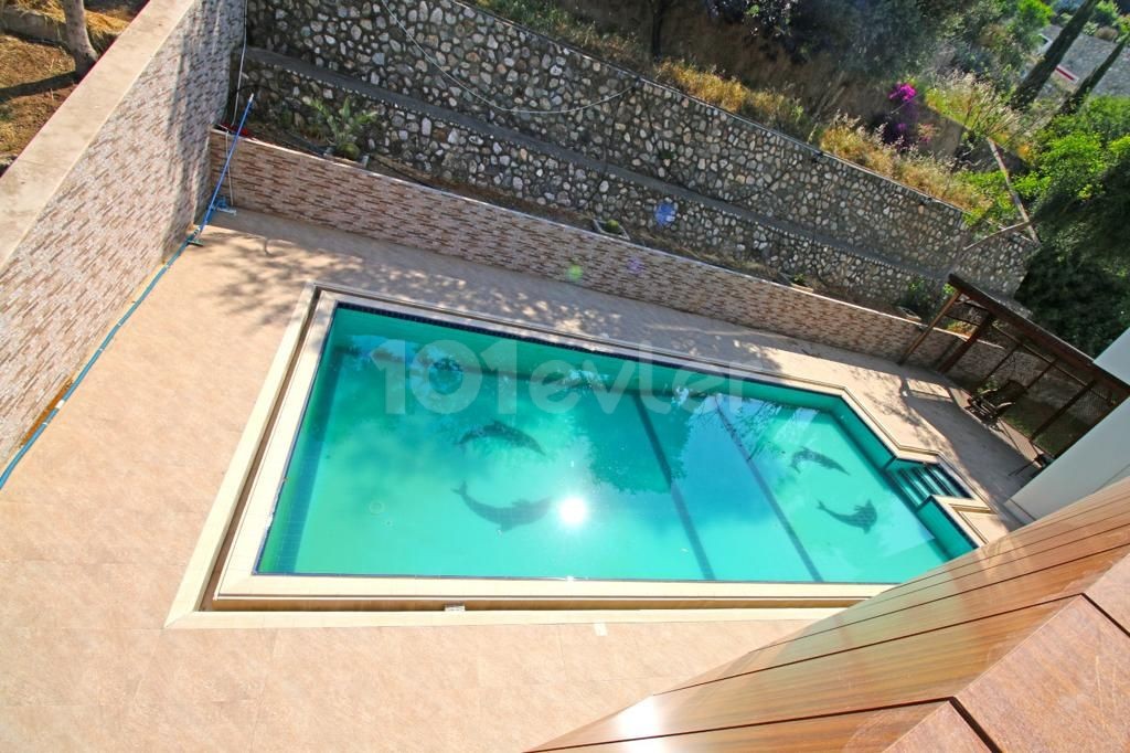 5+1 Luxury Mansion With Pool In Edremit, Kyrenia