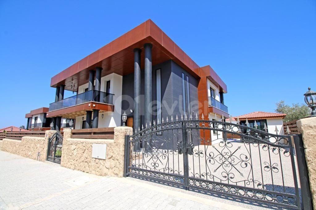 Villa mit privatem Pool mit Kamin und Garten zum Verkauf in Kyrenia - Karakum ** 