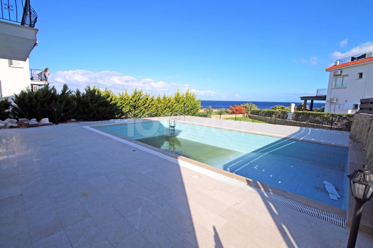 3+1 Luxury Villa by the Sea in Girne - Lapta