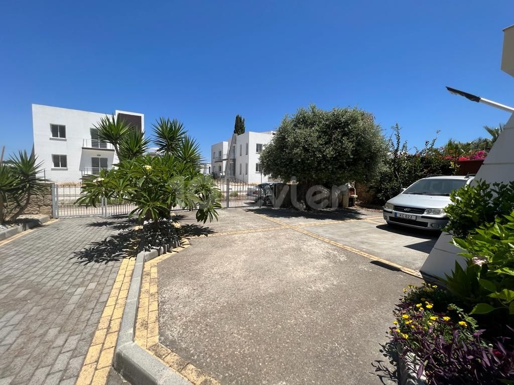 2+1 Wohnung mit eigenem Garten zum Verkauf in Kyrenia - Karaoglanoglu ** 