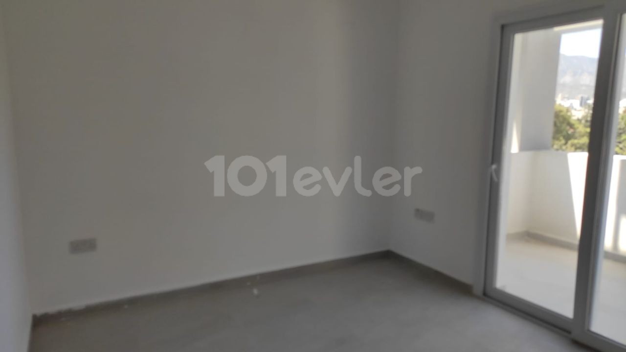 2+1 Wohnung mit Berg - und Meerblick zum Verkauf in Kyrenia-Zentrum ** 