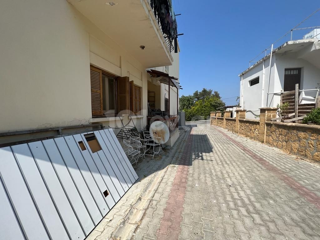 Komplett zu verkaufen Gebäude in Kyrenia - Lapta ** 