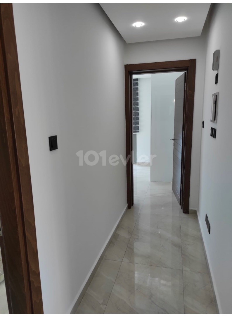 Luxus voll möblierte 2 + 1 Residenz Wohnung zur Miete im Zentrum von Kyrenia ** 