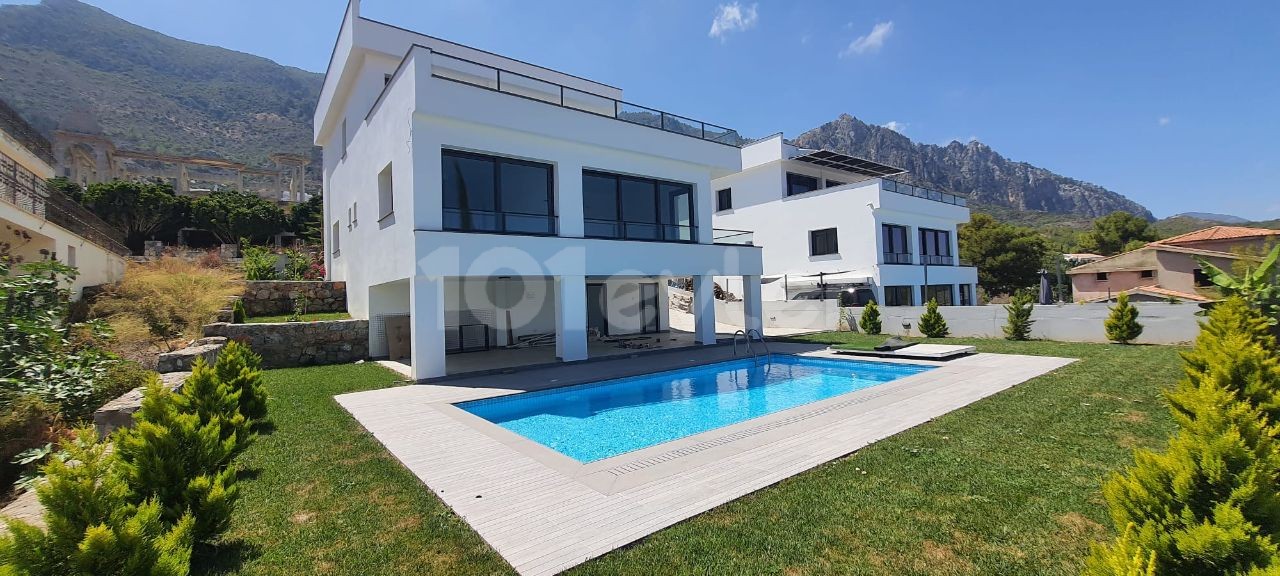 Kyrenia Karamanda 3 + 1 Magnificent Villa ** 