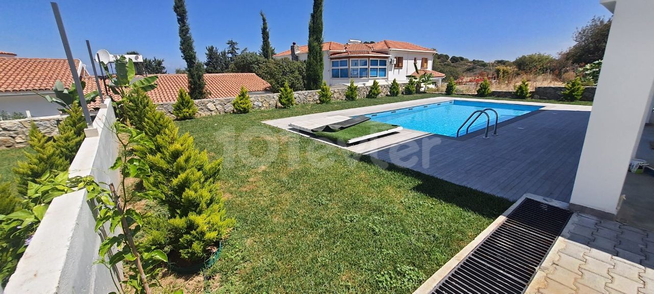 3+1 Wunderschöne Villa In Kyrenia Karamanda ** 