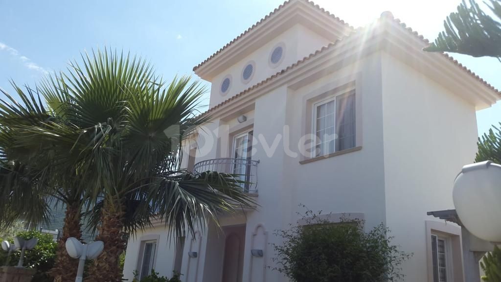 Luxus Villa zur Miete in Kyrenia Alsancak ** 