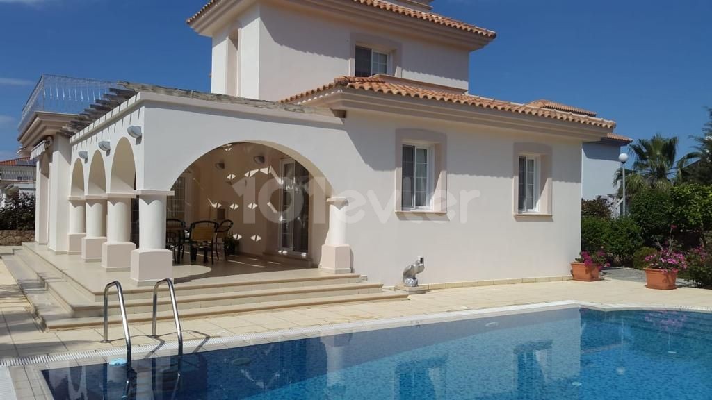 Luxus Villa zur Miete in Kyrenia Alsancak ** 