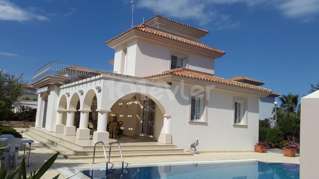 Girne Alsancak'ta Kiralık Lüks Villa