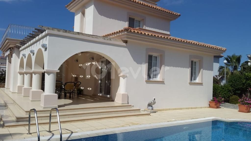 Girne Alsancak'ta Kiralık Lüks Villa