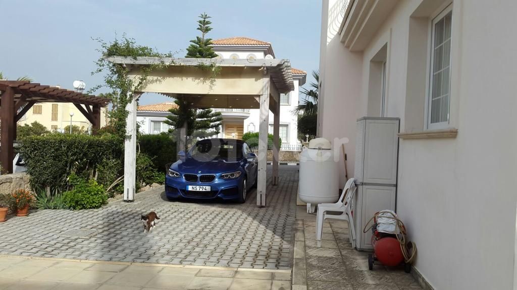 Girne Alsancak'ta Kiralık Lüks Villa