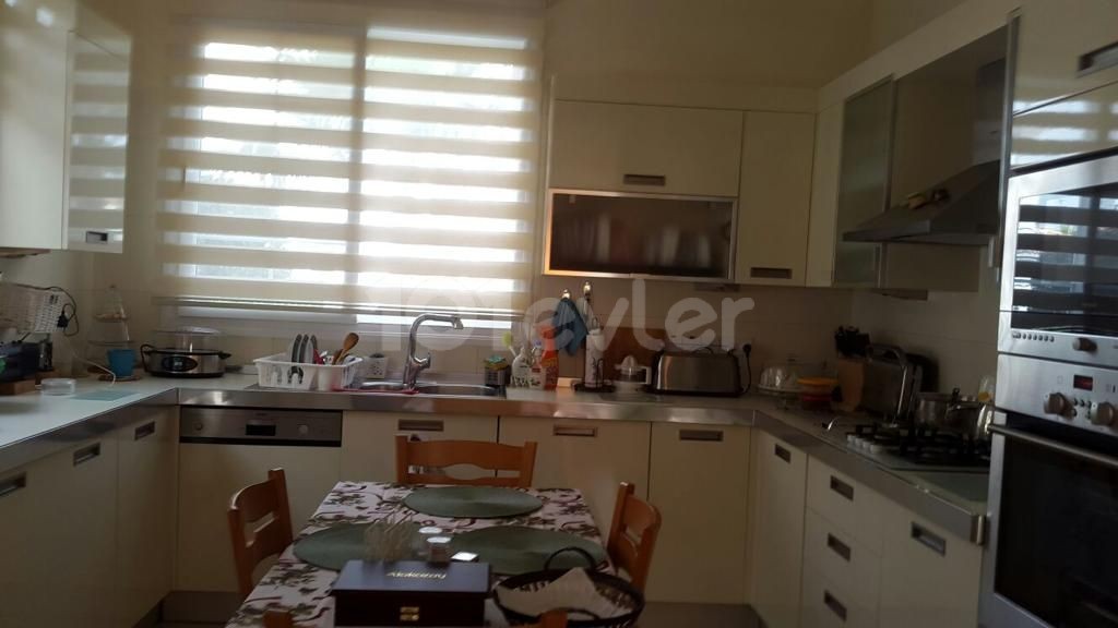 Girne Alsancak'ta Kiralık Lüks Villa