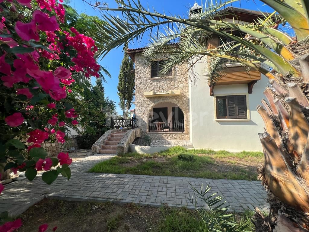 3+1 Villa mit privatem Garten zum Verkauf in Kyrenia Chatalköy ** 