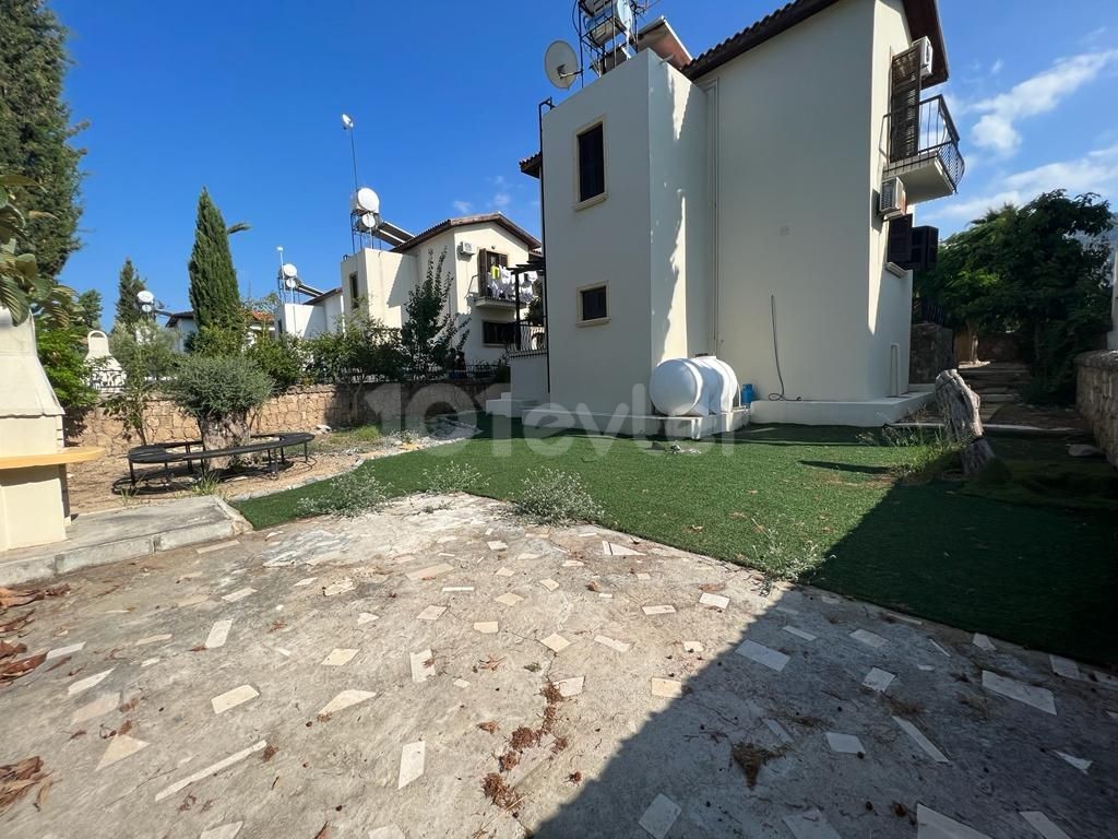 3+1 Villa mit privatem Garten zum Verkauf in Kyrenia Chatalköy ** 