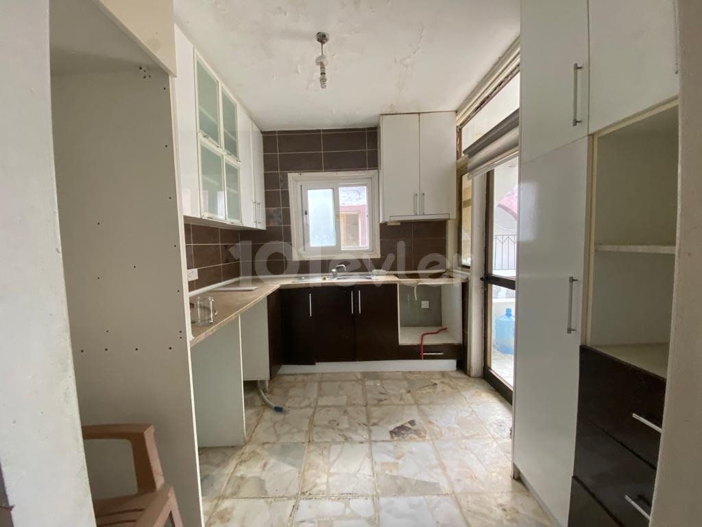 GİRNE MERKEZ’DE SATILIK 2+1 DAİRE