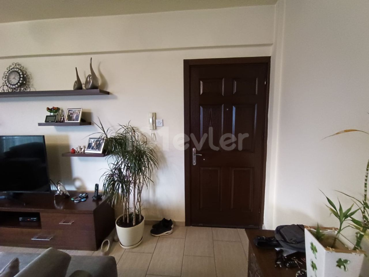 LEFKOŞA MERKEZDE SATILIK 3+1 DAİRE  MASRAFSIZ VE GENİŞ