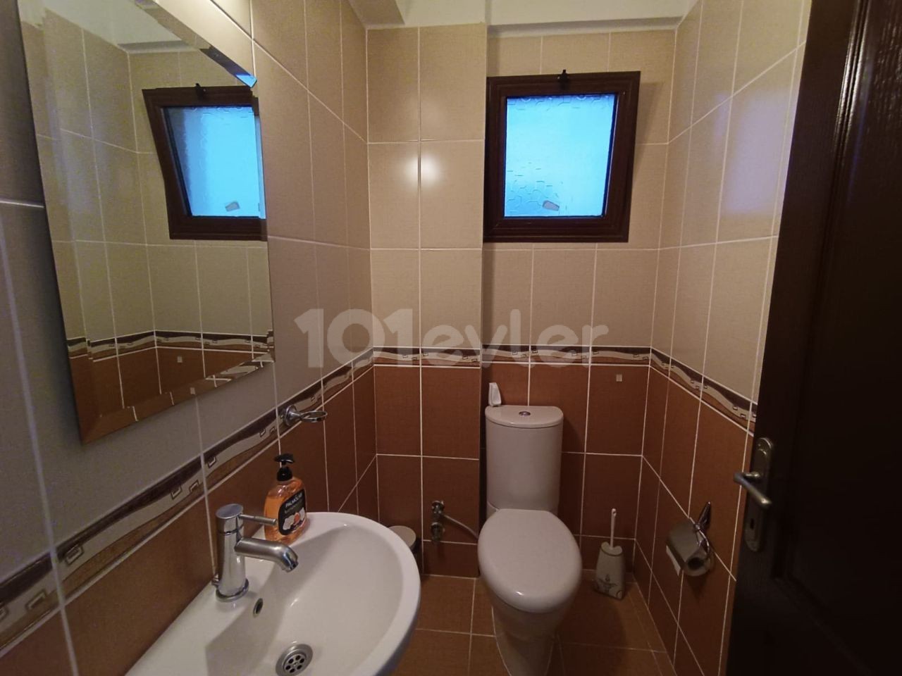 LEFKOŞA MERKEZDE SATILIK 3+1 DAİRE  MASRAFSIZ VE GENİŞ