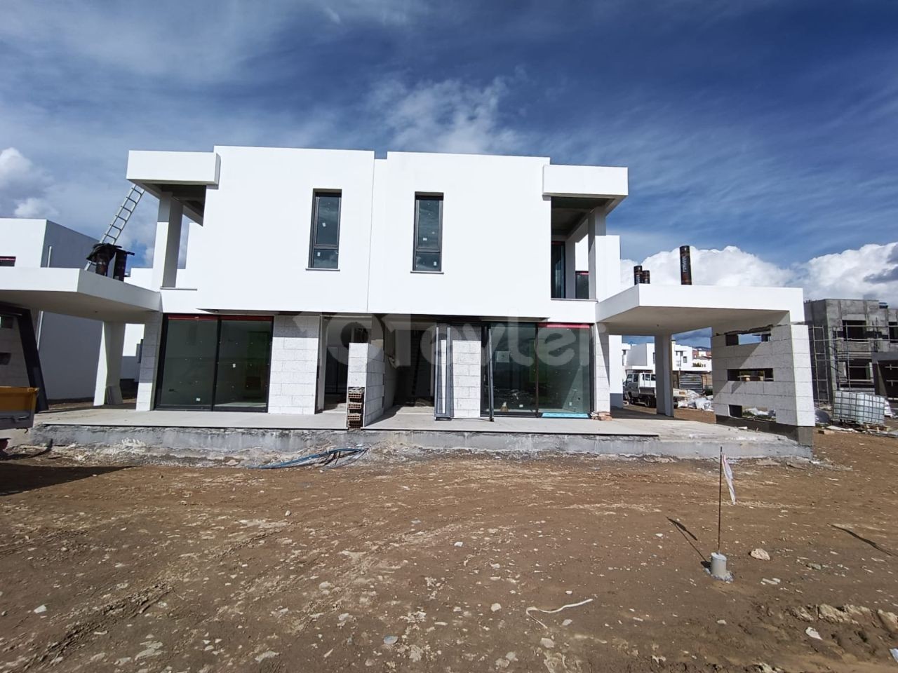 TWIN DUPLEX HOUSES WITH MODERN ARCHITECTURE AND ERGONOMIC DESIGN FOR SALE IN ONE OF THE ELITE AREAS OF LEFKOŞA