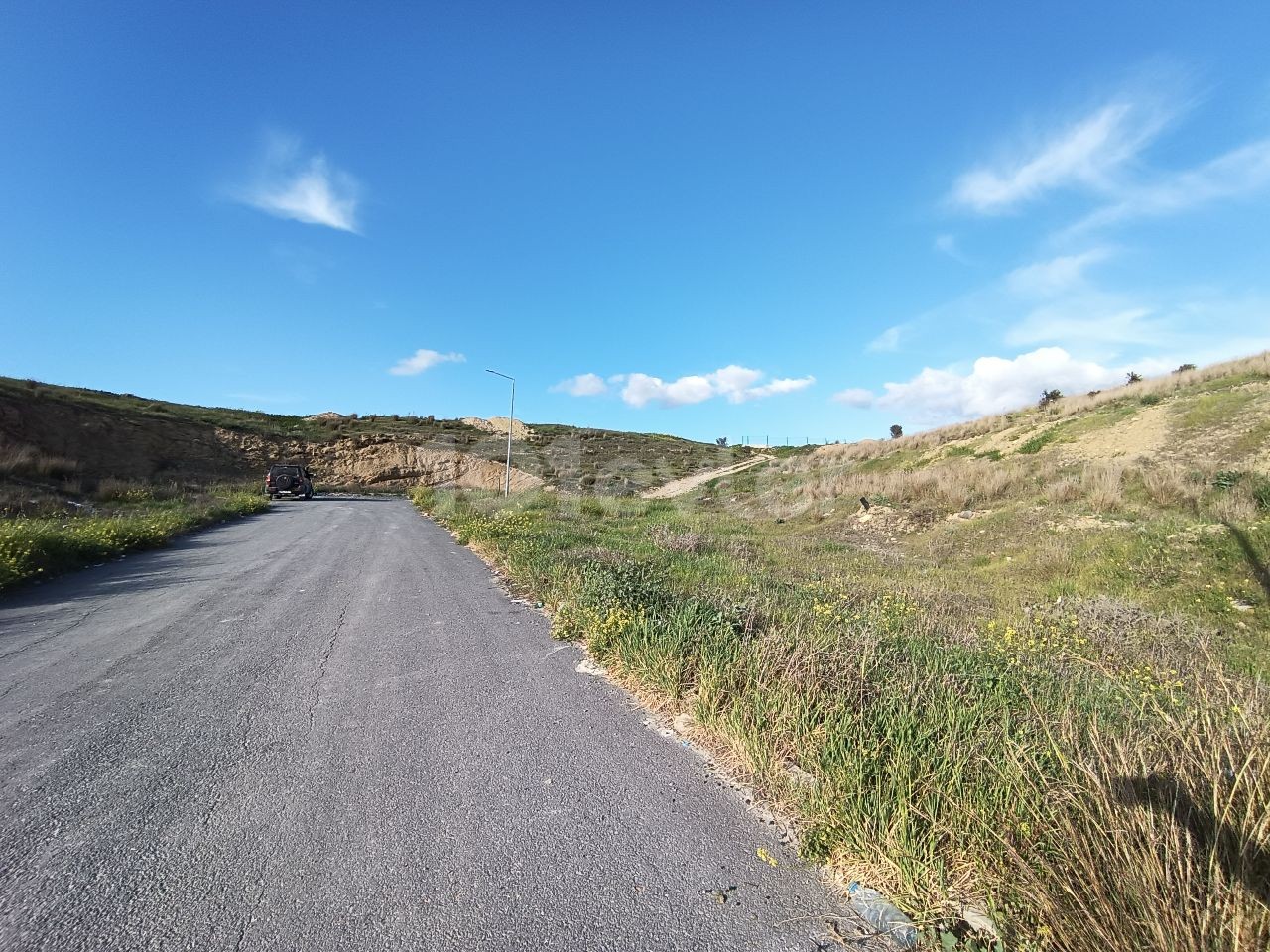 GRUNDSTÜCKE IN LEFKOŞA, DIE STADT ZU IHREN FÜSSEN