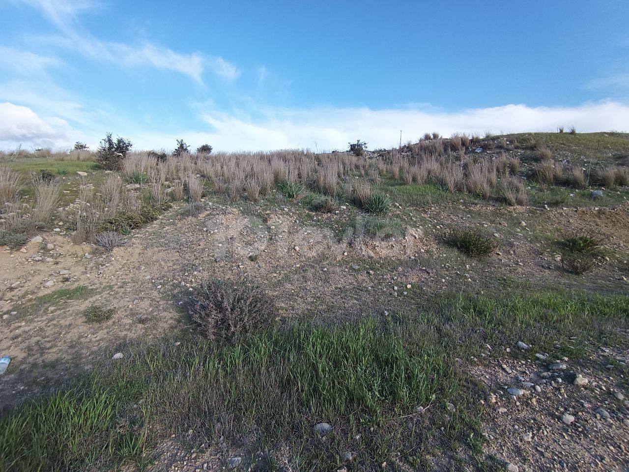 GRUNDSTÜCKE IN LEFKOŞA, DIE STADT ZU IHREN FÜSSEN