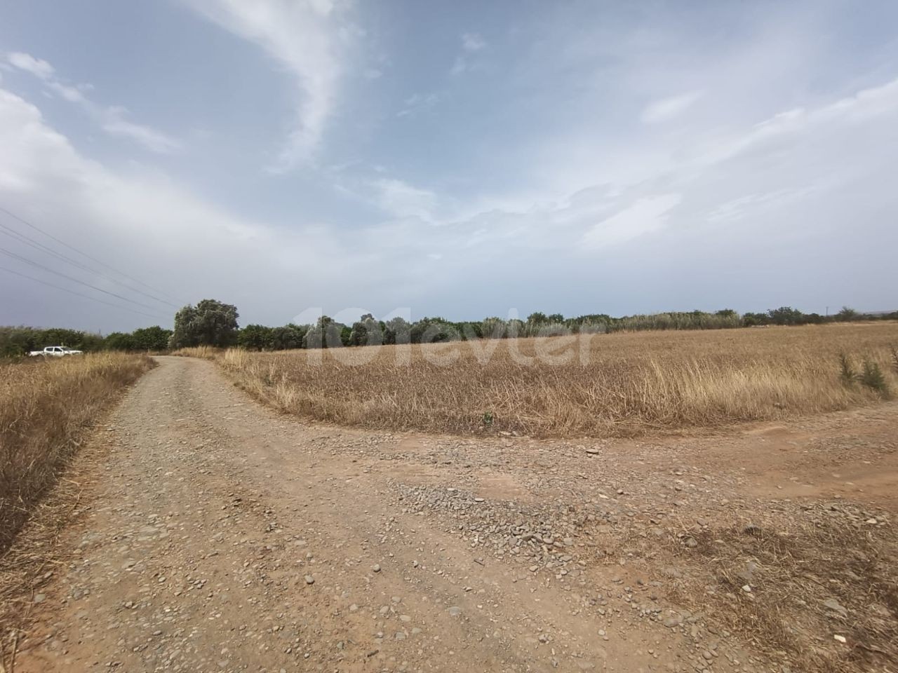 AKÇAY برای فروش میدان جاده روستای بعدی و RED EARTH