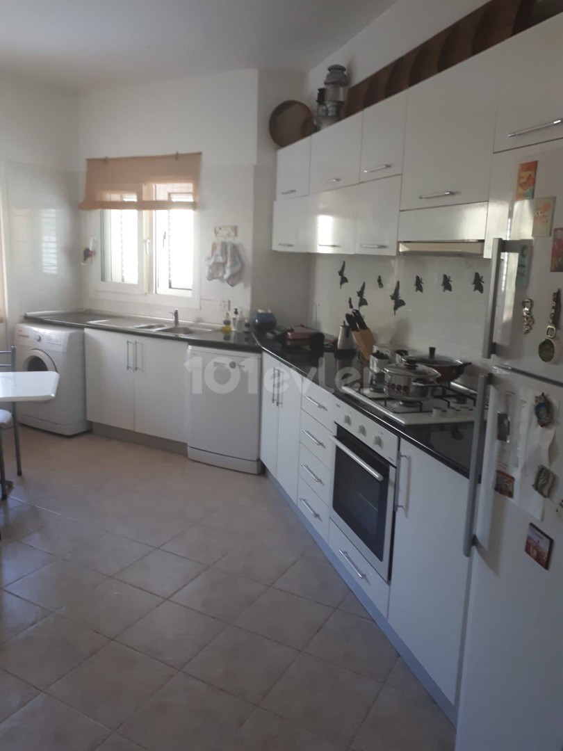 KYRENIA CENTER 3+1 FLAT FOR SALE