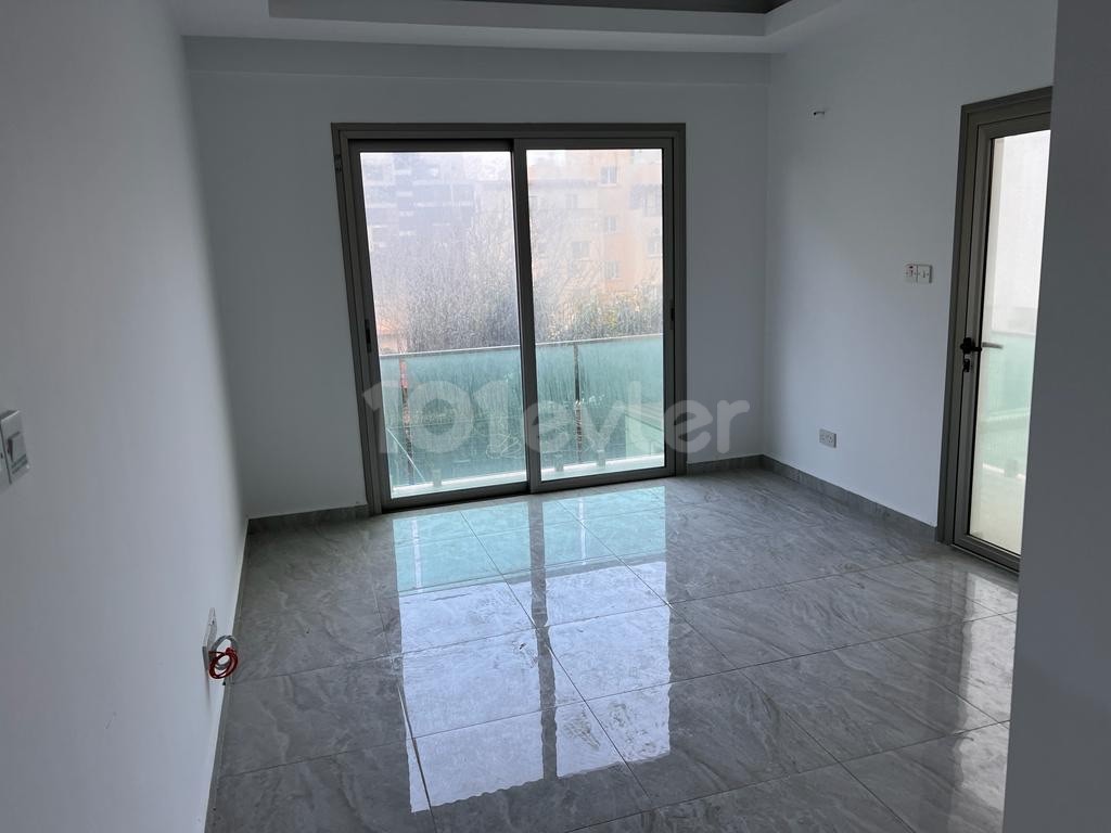 GİRNE MERKEZDE SATILIK 2+1 DAİRE 