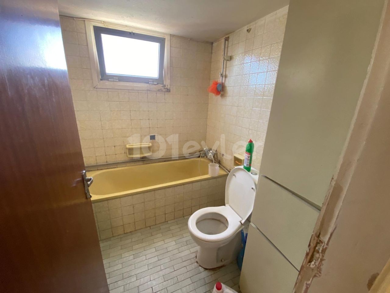 Kyrenia/Central 3+1 second floor flat for sale