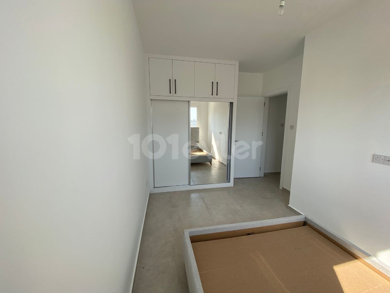 GAZİMAĞUSA MERKEZDE SIFIR EŞYALI 3+1 SATILIK DAİRE