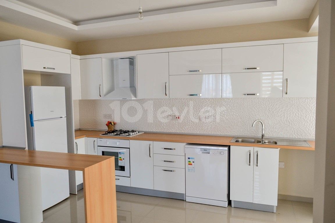 GAZİMAĞUSA MERKEZDE, TÜRK MALI,FULL EŞYALI SATILIK 1+1 PENTHOUSE