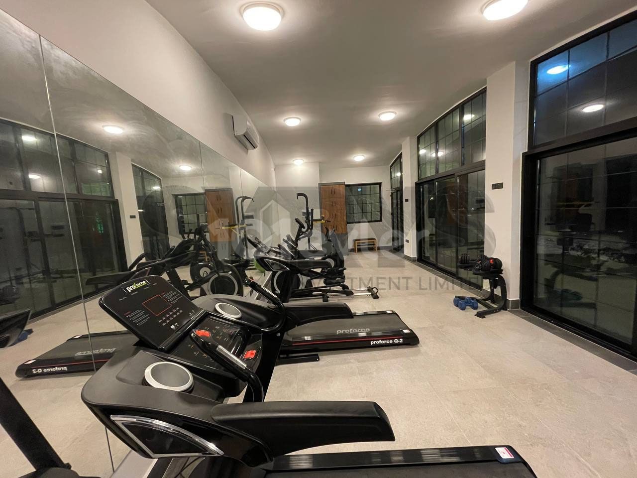 HAVUZLU SPOR SALONLU SİTEDE 1+1 EŞYALI DAİRE