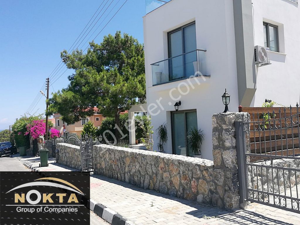 Girne Alsancak'ta Modern Dizayn Taşınmaya Hazır Lüks Villa