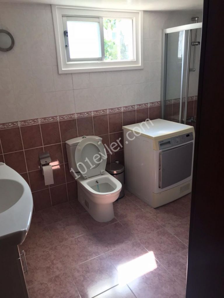 Girne merkezde komple bina kiralık