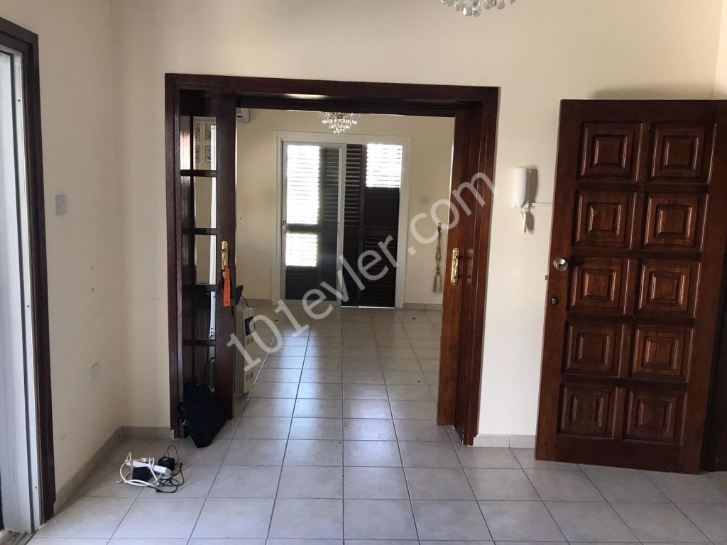 Girne merkezde komple bina kiralık