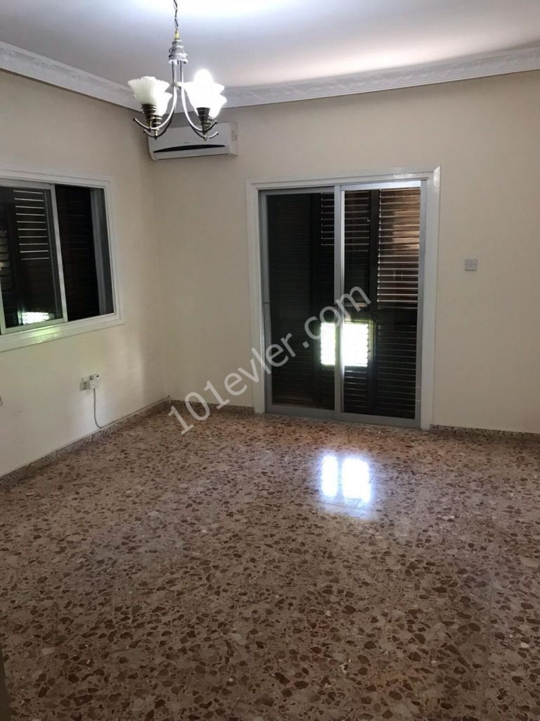 Girne merkezde komple bina kiralık