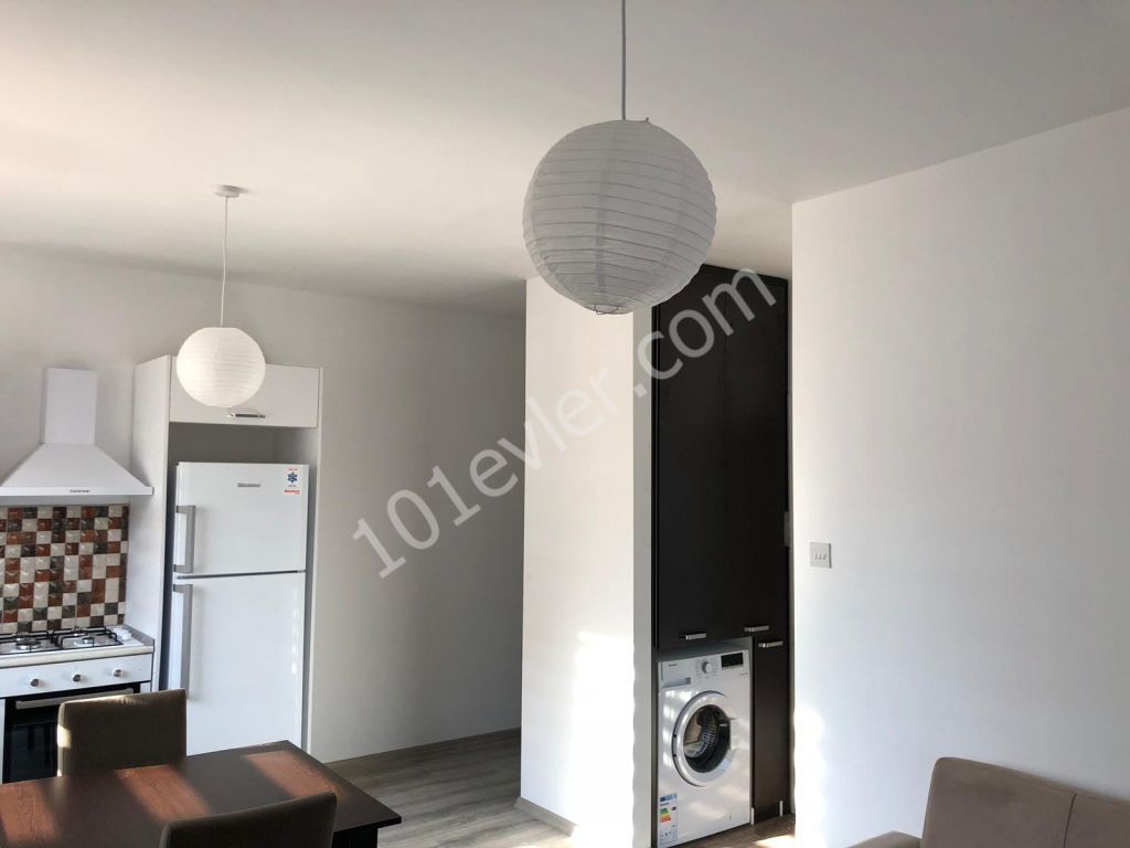 Girne merkezde yeni binada satılık 1+1 ful eşyalı daire.