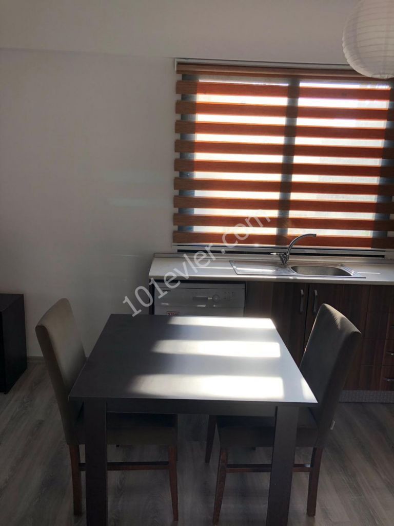 Girne merkezde yeni binada satılık 1+1 ful eşyalı daire.