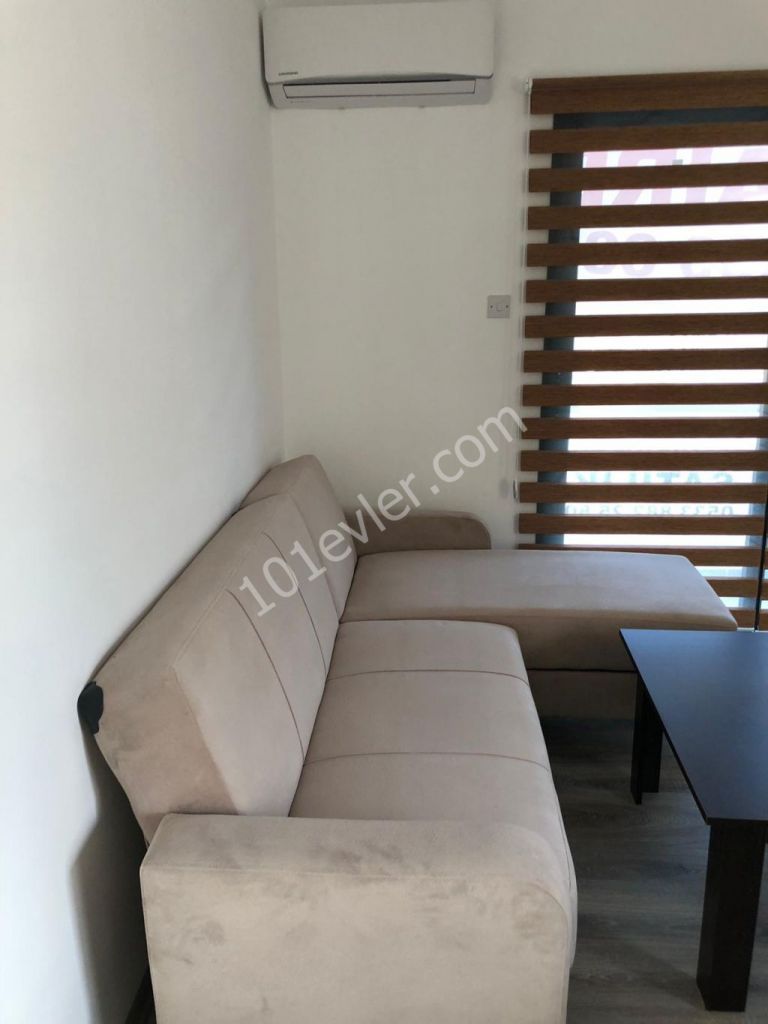 Girne merkezde yeni binada satılık 1+1 ful eşyalı daire.